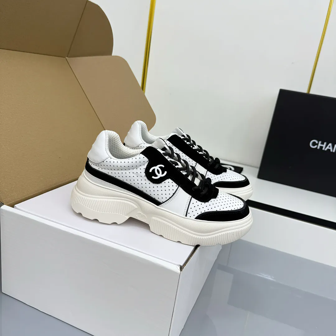 👟👟Ex-factory price 620👟👟 Chanel bread shoes ~ original calfskin panda shoes Chanel 25C latest hot style panda black and white sports shoes casual sneakers Xiaoxiang hot item classic black and white panda color coco girls must pay Fabric: original custom mixed sheepskin lining: original imported breathable mesh lining outsole: Original molded rubber + TPU combination Size: Women's 35-41